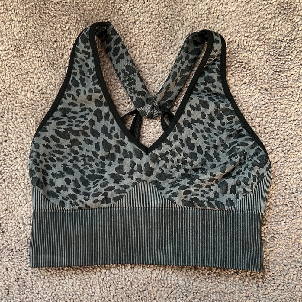 Good American painted cheetah strappy sports bra. GA size 2-3. Fits like a XS